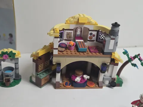 Lego #43231 Asha's thatched  cottage  a sticker missing  as is