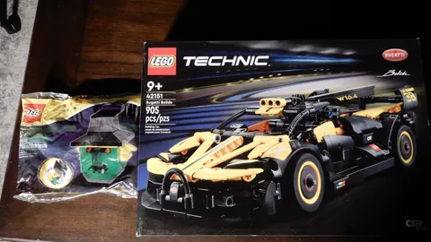 LEGO TECHNIC Bugatti Bolide 42151 + Halloween Set 40032