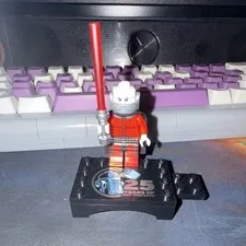 LEGO Star Wars Minifigure w/ Red Lightsaber, Black Cape, 25th Display Stand