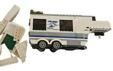 LEGO Wildlife Caravans Deluxe Camper Trailer RV 60182 Plastic Set INCOMPLETE