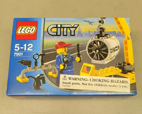 LEGO City 7901 Airplane Mechanic NEW! RARE! Crane Plane Jet Engine Airport Town