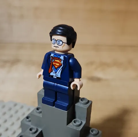 LEGO Plastic Superman Clark Kent Minifigure Dark Blue Suit Logo Tie Black Hair