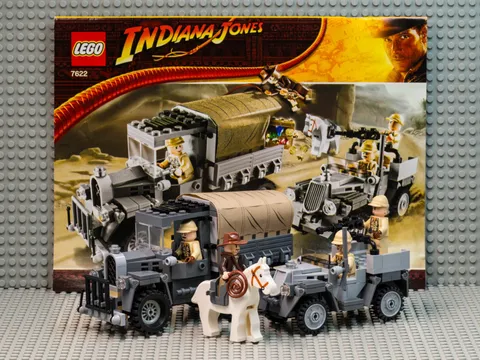 Lego 7622 Indiana Jones - Race for the Stolen Treasure - complete w/one bad tire