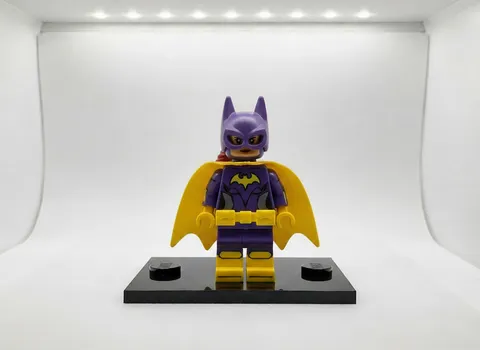 LEGO Batgirl minifigure ( 70906, 70902, 70917 ) Dark Purple Suit, Yellow Cape