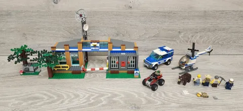 Lego City 4440 Forest Police Station INCOMPLETE Missing 2 Pieces NO MANUAL READ