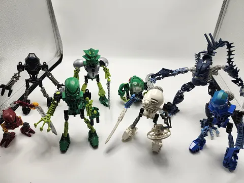 Vintage LEGO Bionicle Figure Lot of 8 Mixed Complete & Incomplete Parts...