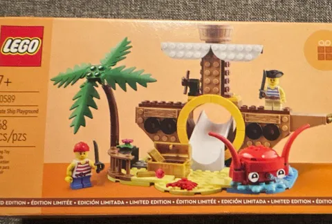 LEGO Icons 40589 Pirate Ship Playground Limited Edition, Boxed 168pcs, 7+