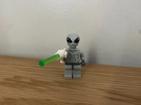 LEGO Minifigure Series 6 Alien 8827 Complete PRE-OWNED- Retired HTF