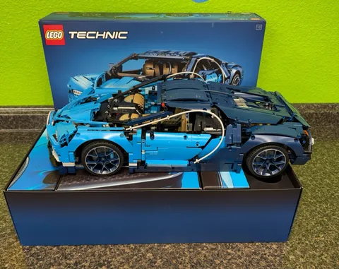 LEGO TECHNIC: Bugatti Chiron 42083 Missing 2 Pcs