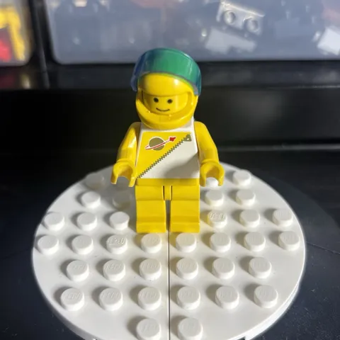 LEGO Futuron Minifigure Yellow Vintage sp016 Space CMF Lot Rare Retired 6990