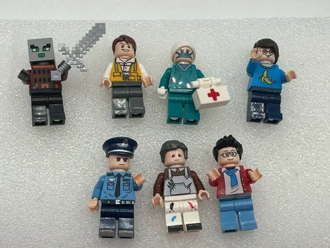 Lego Minifigures Lot Of 7 Assorted Figures Doctor Minecraft Police Officer