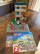 LEGO City Family House (Set 60291) *Incomplete*