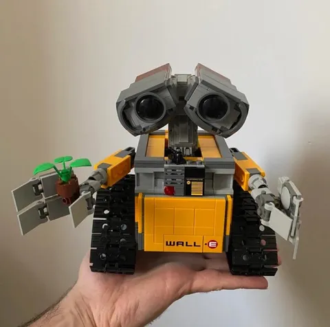 LEGO Ideas: Wall-E (21303-1) complete with manual