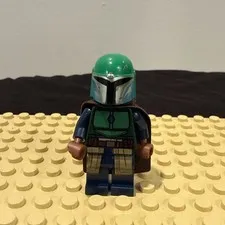 LEGO Mandalorian Bounty Hunter Minifigure w/ Green Helmet and Cape