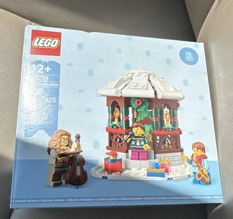 LEGO 40778 Winter Gazebo Limited Edition Seasonal Promotional Set 245 pcs 12+