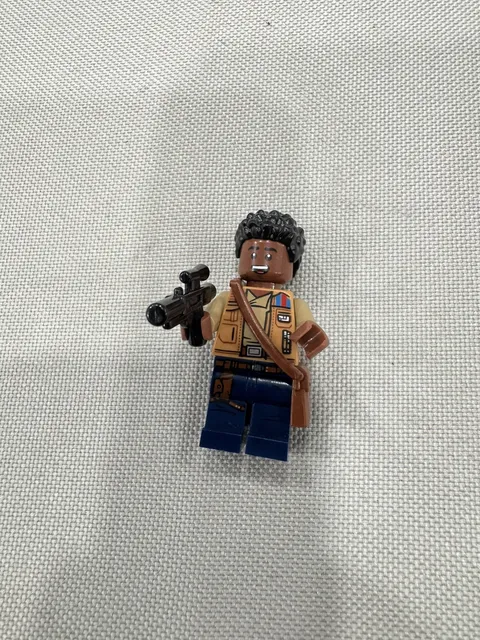 LEGO Star Wars Finn Minifigure sw1066 Medium Nougat Jacket w/ Blaster Gun 75257
