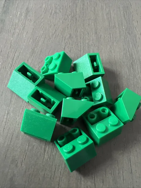 LEGO 3660 Green Slope, Inverted 45 2 x 2 with Flat Bottom Pin 11 Pieces