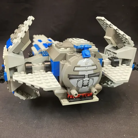 #7151 - Star Wars Sith Infiltrator with Instruction Booklet - 1999
