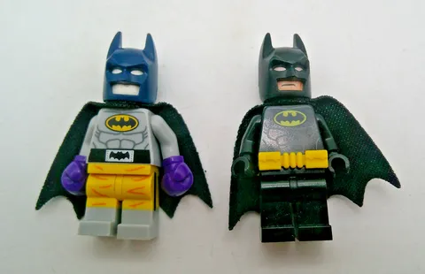 LEGO Batman 70909 Raging Batsuit w/ Boxing Gloves & Batman Minifigures Minifigs