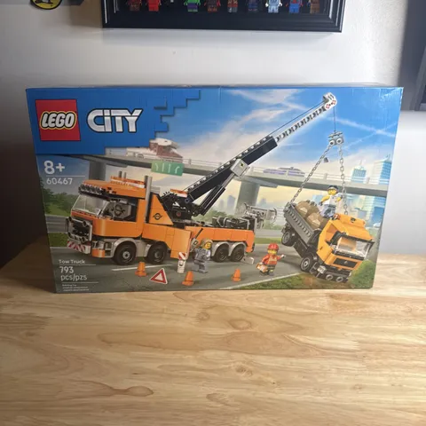 LEGO City Heavy-Duty Recovery Tow Truck with Crane Complete Set 793 Piece(60467)