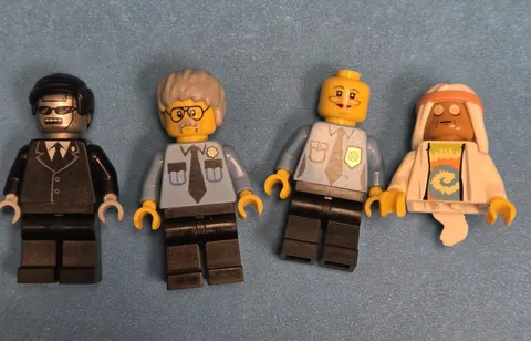 LEGO Minifigure Lot from the  LEGO Movie. Not complete 