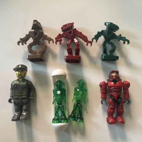 Lot of 7 misc Lego Minifigures