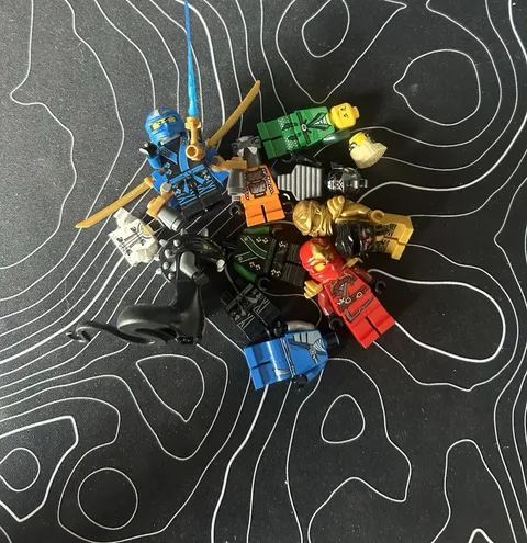 LEGO NINJAGO Mixed Lot Minifigures w Accessories, Zane Jay Kai Cole Lloyd