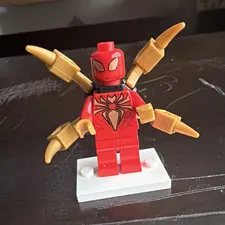 LEGO Spider-Man Minifigure Red Suit w/ Gold Mechanical Arms & White Display Base