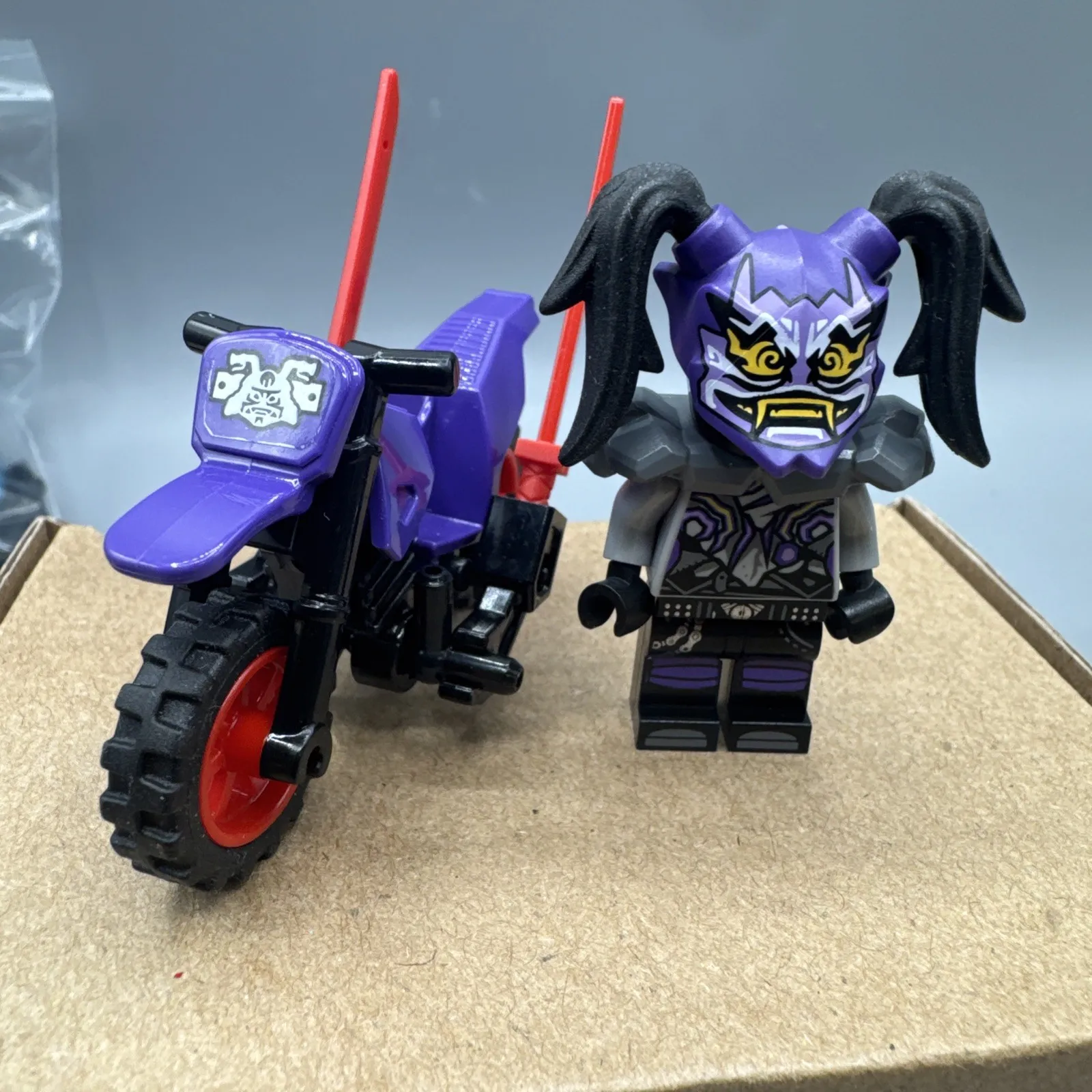 LEGO Ninjago Sons of Garmadon Ultra Violet Oni Mask of Hatred njo397 Motorcycle