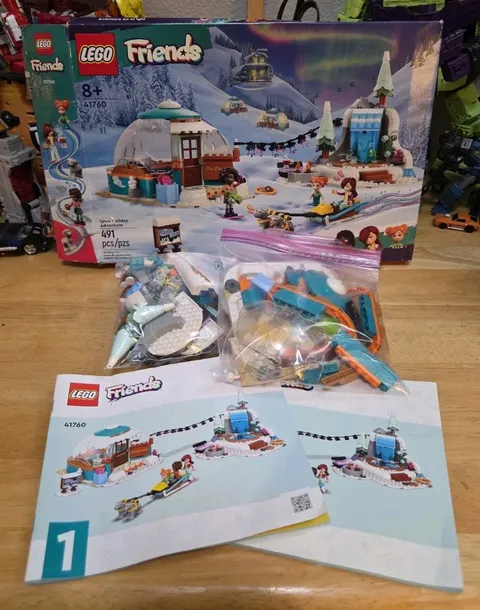 LEGO Friends Igloo Holiday Adventure (41760) Used/Complete w/ Instructions/Box