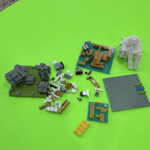 LEGO Minecraft Bulk Lot Parts & Pieces w/ Baseplates and Built Sections