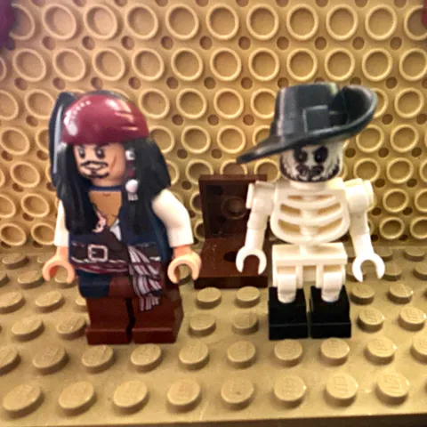 LEGO Pirates of the Caribbean Jack Sparrow and skeleton Barbossa
