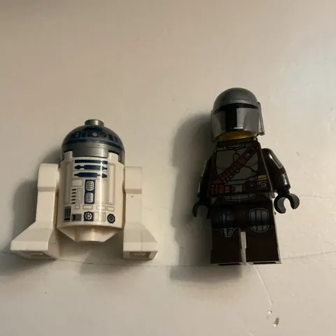 LEGO Star Wars Minifigure Lot of 2: R2-D2 & The Mandalorian, Plastic