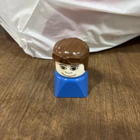 DUPLO 533 Racer Figure Brick Early, Male on Blue Base, Brown Aviator Hat 1977