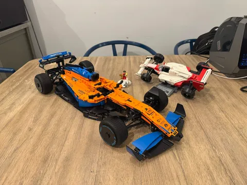 LEGO McLaren F1 Bundle SETS: 42141 and 10330