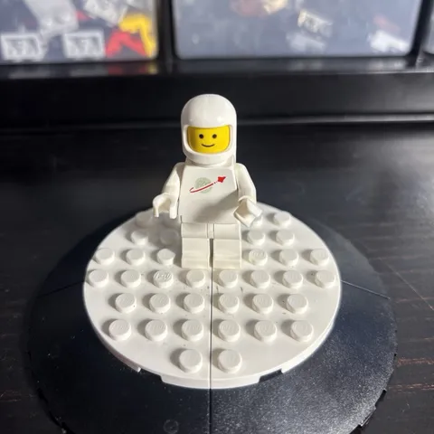 LEGO Classic Spaceman Vintage Minifigure White Airtanks Gold (sp006) Astronaut
