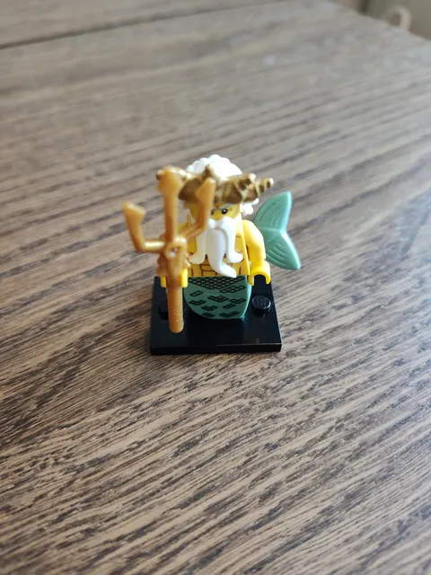 LEGO Minifigure Series 7 OCEAN KING Merman 8831 - 100% Complete with Trident