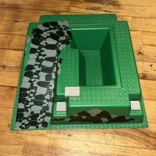 LEGO Baseplate Raised 32 x 32 Ramp and Pit Castle 6082 2552 CL - Good Condition