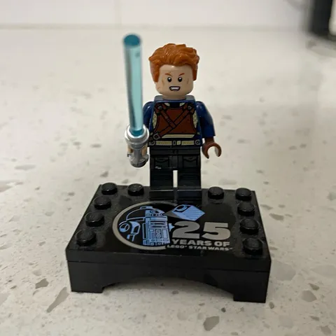 LEGO Star Wars Cal Minifigure w/ Blue Lightsaber & Display Stand - 25 Years