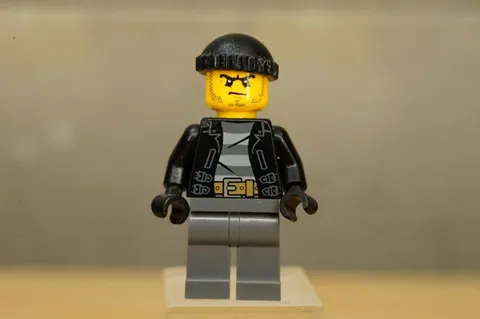 Authentic LEGO Minifigure Toy cty0930 Police City Bandit Crook Criminal