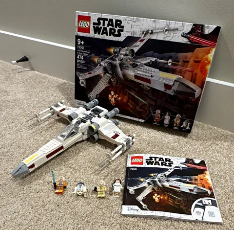 LEGO Star Wars 75301 Luke Skywalker’s X-Wing Fighter minifigs box + instructions