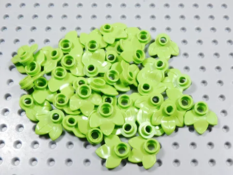 LEGO Lot of 40 Lime Green Plant Plates w/ 3 Leaves Minifig BN