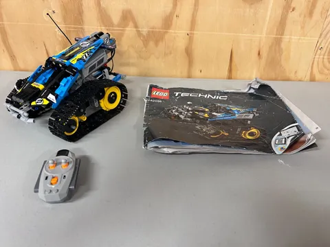 LEGO 42095 Technic Model Race Remote-Controlled Stunt Racer (Lego RC Car)