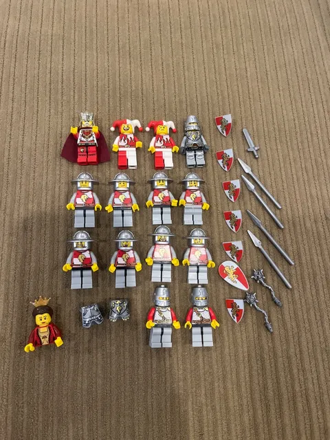 Huge LEGO Castle Lion Knight minifigure lot of  15 w/helmets and shields / weapo