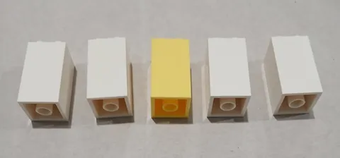 3711# Genuine Lego 30145 brick 2 x 2 x 3 white x 4 + a yellowexcellent condition