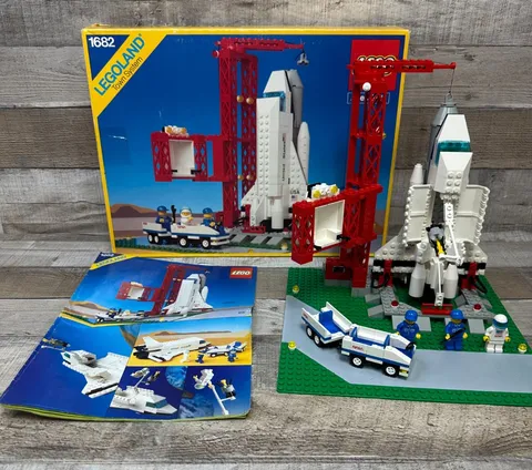 LEGO Town: Space Shuttle Launch (1682) Complete w/ Manual & Retail Box 1990 Set