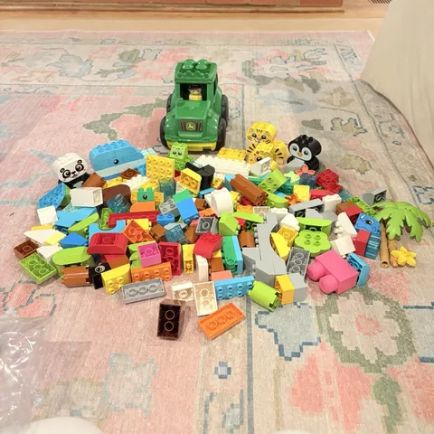 Huge MIXED LOT - 193 Pieces GENUINE LEGO DUPLO BLOCKS BRICKS John Deere Animals