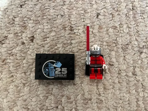 LEGO Star Wars Darth Malak Minifigure Complete Cape Lightsaber Stand