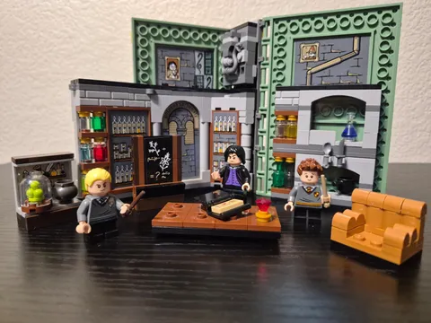 LEGO Harry Potter: Hogwarts Moment: Potions Class (76383)