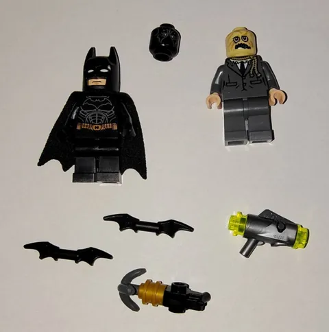 LEGO 76239 Batmobile Tumbler Scarecrow Showdown - Scarecrow, Batman Minifigure 